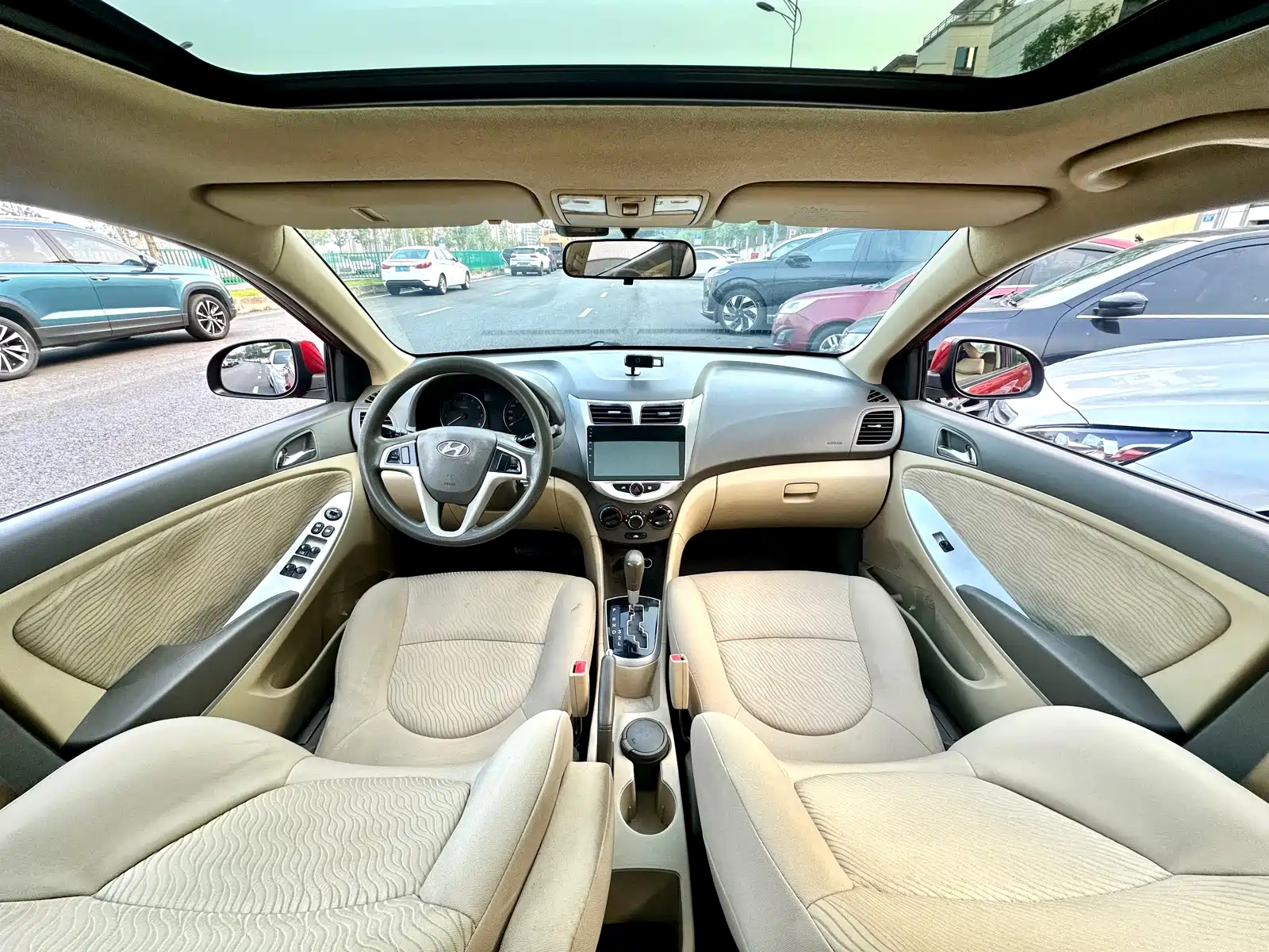 Photo 39 - Hyundai Verna