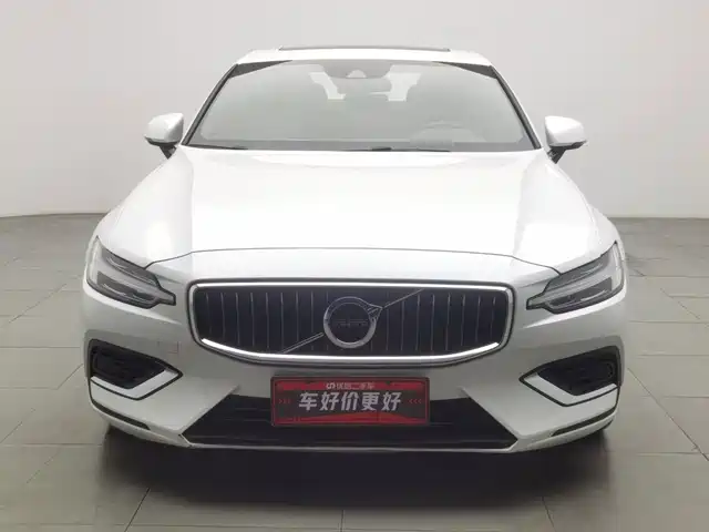 Volvo S60 2021 T4 Smart Elite Luxury — фото 3