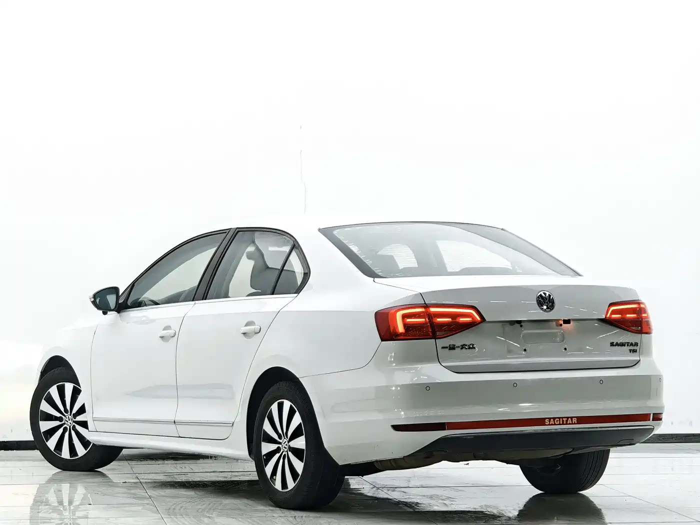 Volkswagen Sagitar 2018 180TSI DSG Premium Edition фото 21