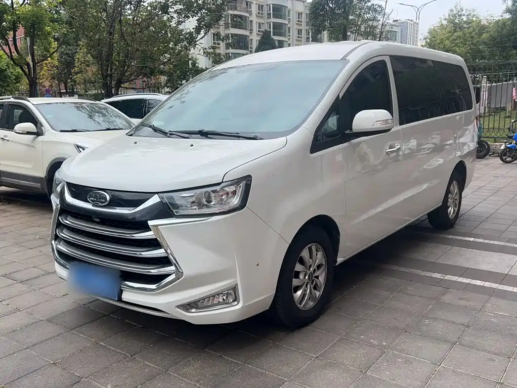 Фото 1 - JAC Refine M4