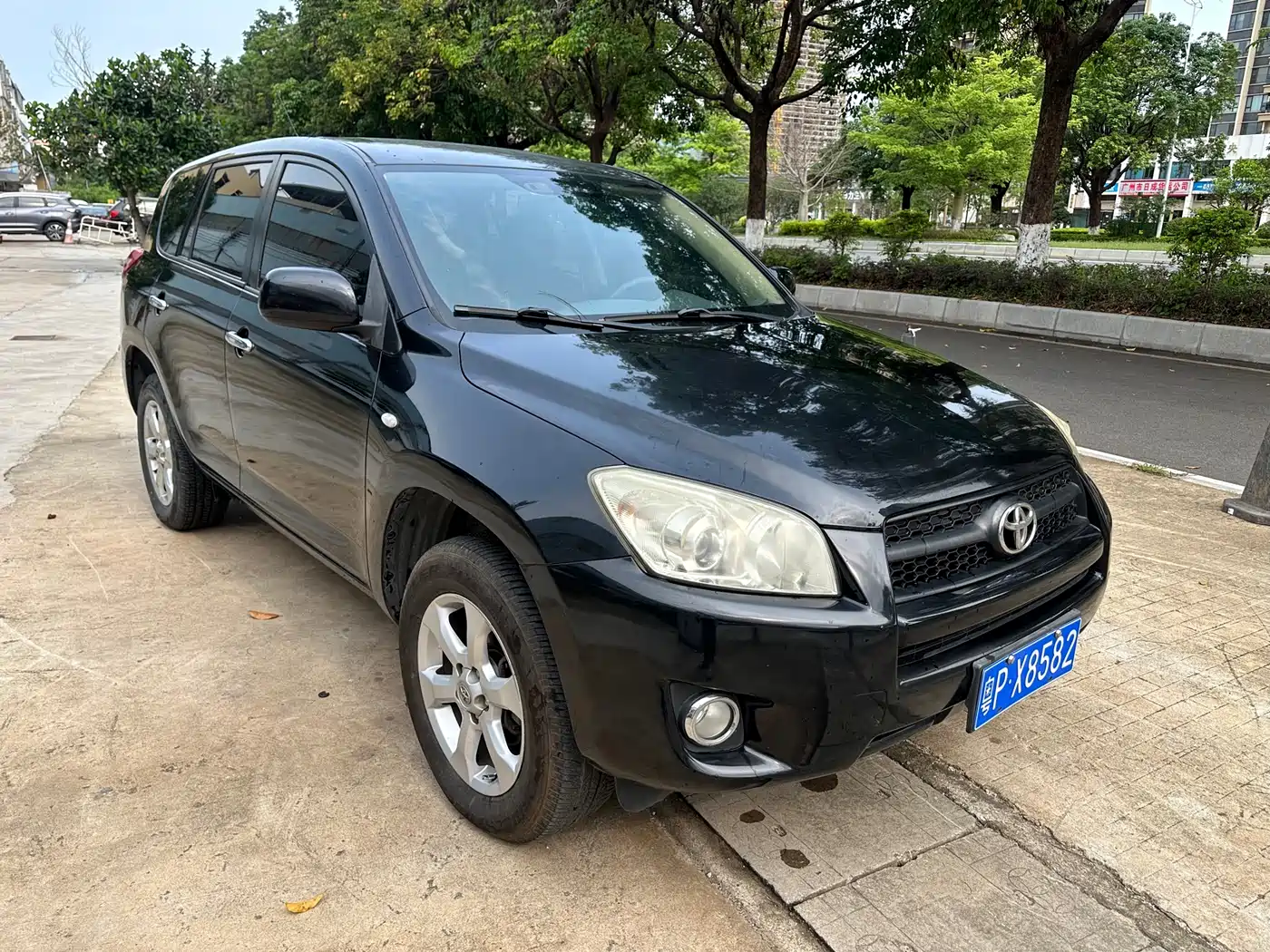 Toyota RAV4 Rongfang 2011 2.0L Automatic Classic Edition фото 2