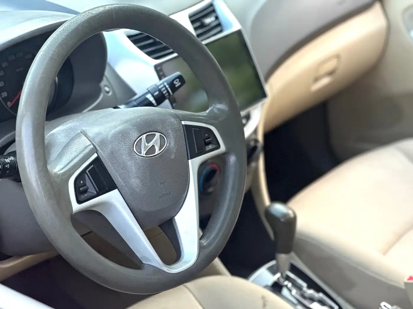 Hyundai Verna 2010 Sedan 1.4L Automatic Fashion GT фото 20