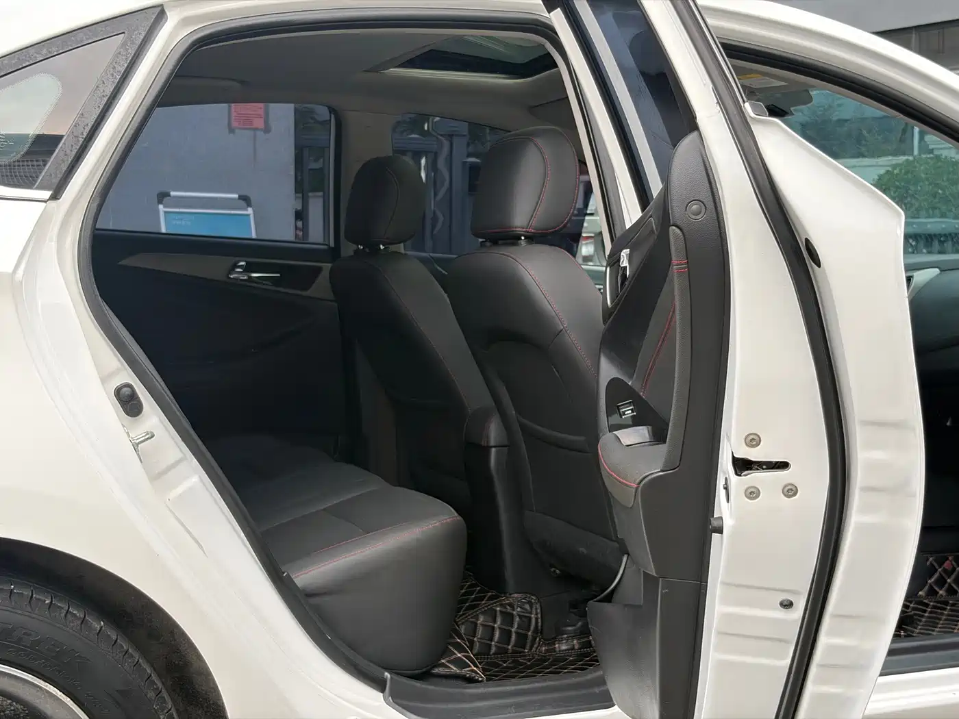 Photo 9 - Changan Eado