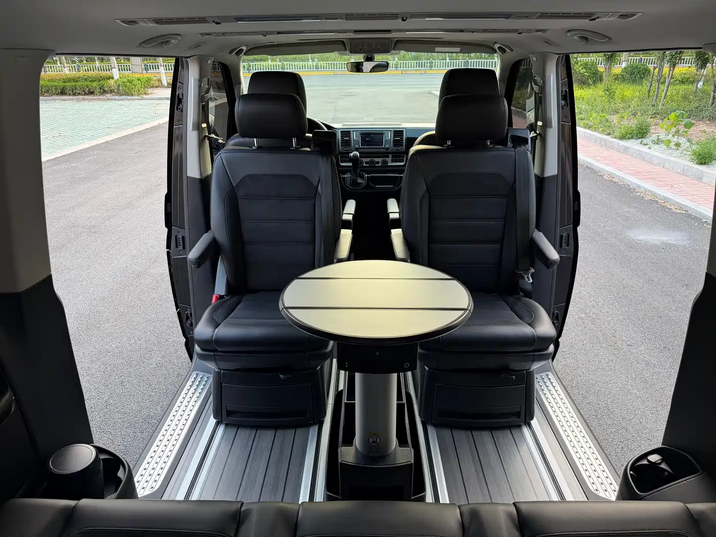 Volkswagen Multivan 2019 2.0TSI 4WD Premium 7-seater фото 16