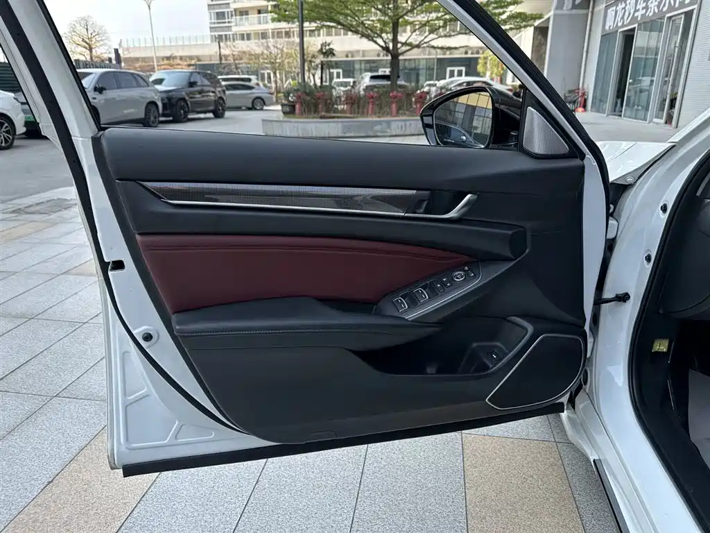 Honda Accord 2022 260TURBO Phantom Night Premium фото 24