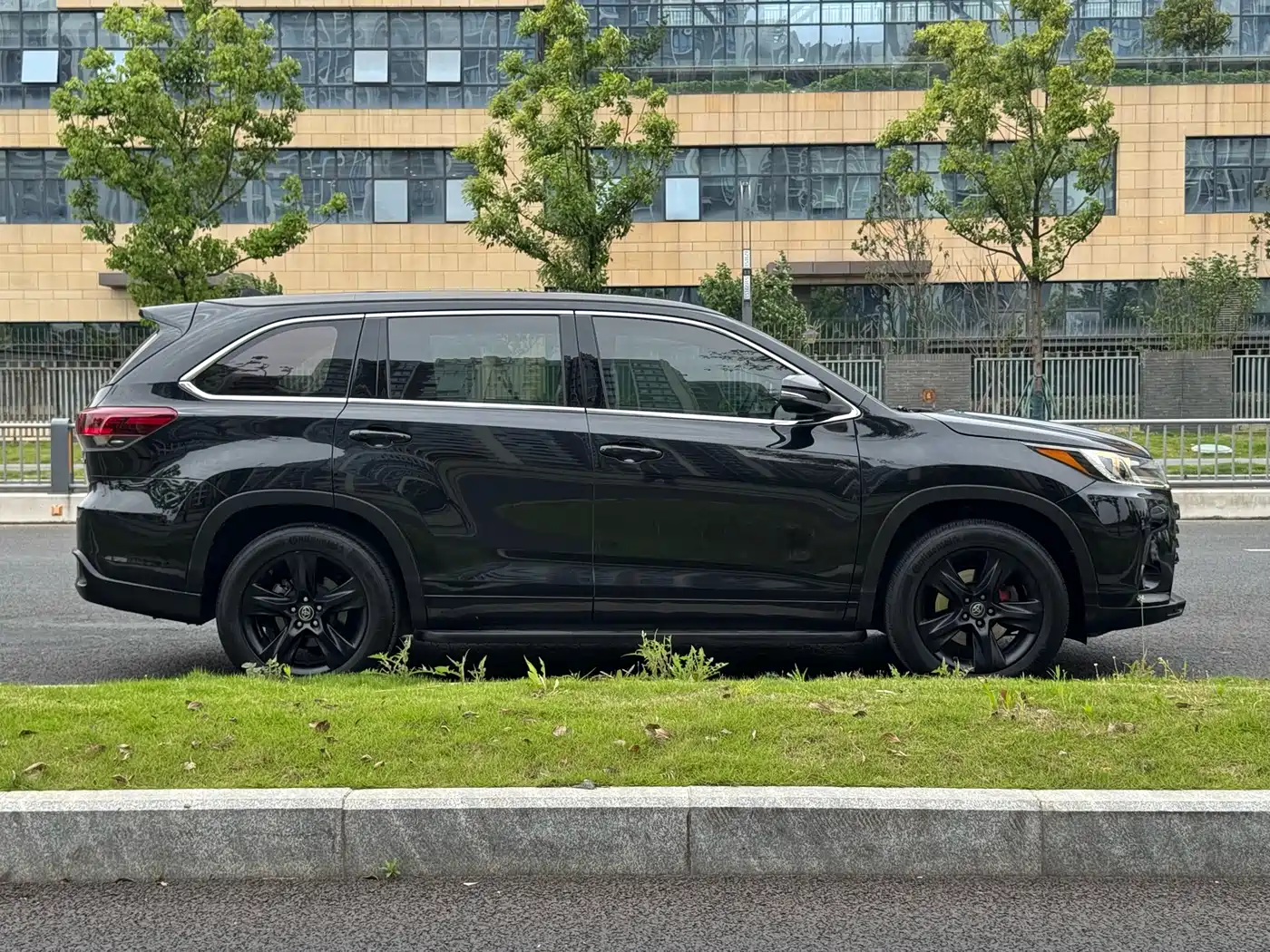 Toyota Highlander 2018 Model 2.0T 4WD Knight Edition 7-Seater China VI фото 14