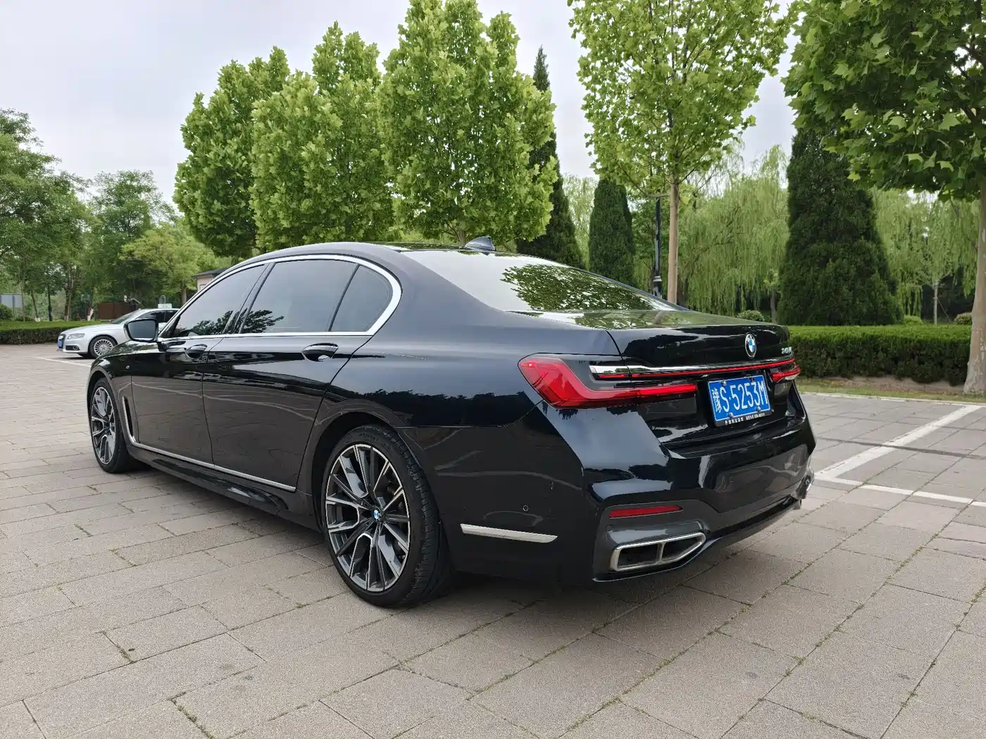 BMW 7 Series 2021 Model 740Li Premium M Sport Package фото 4
