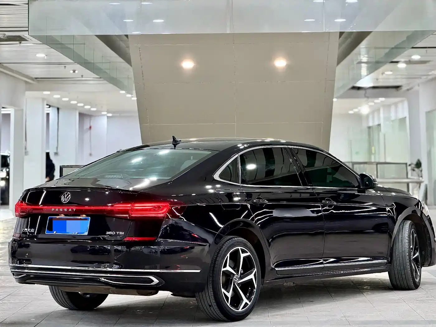 Volkswagen Passat 2023 330TSI Starlight Elite Edition фото 4