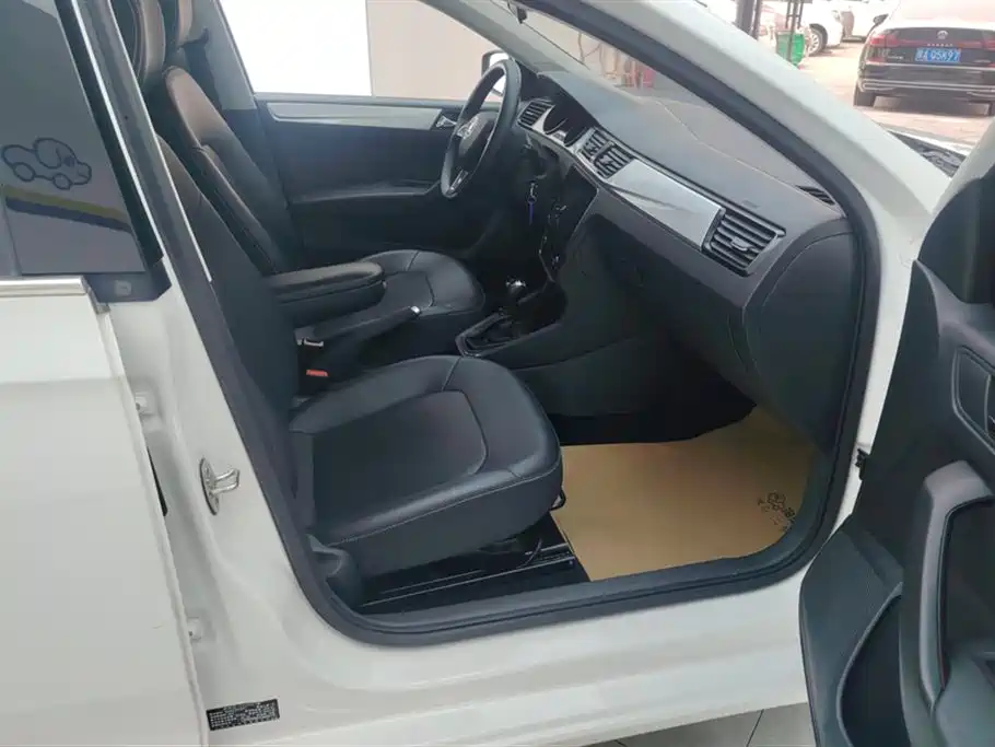 Škoda Rapid 2020 1.5L Automatic Comfort Edition фото 8