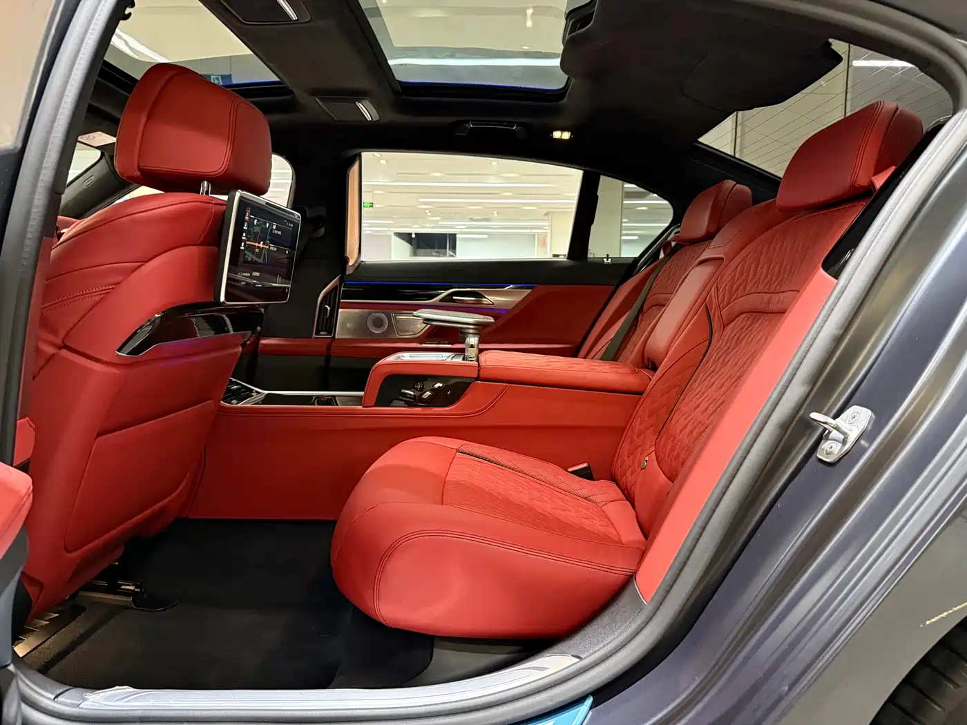 BMW 7 Series 2019 750Li xDrive V8 Luxury Package фото 12