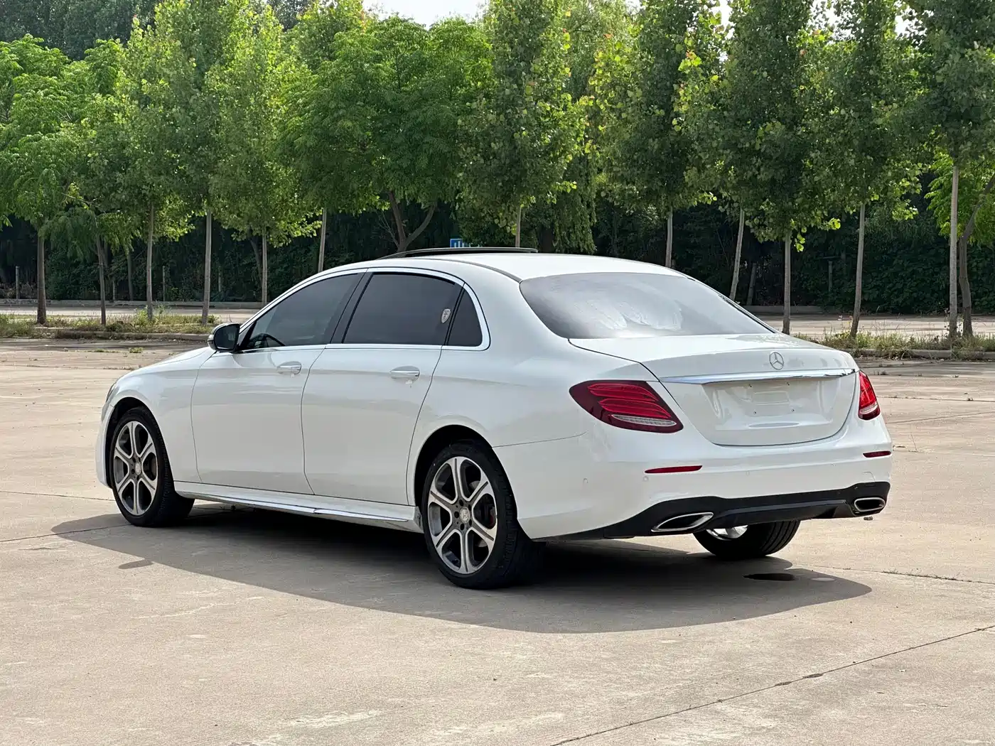 Mercedes-Benz E-Class 2016 E 300 L Sport Fashion Type фото 4