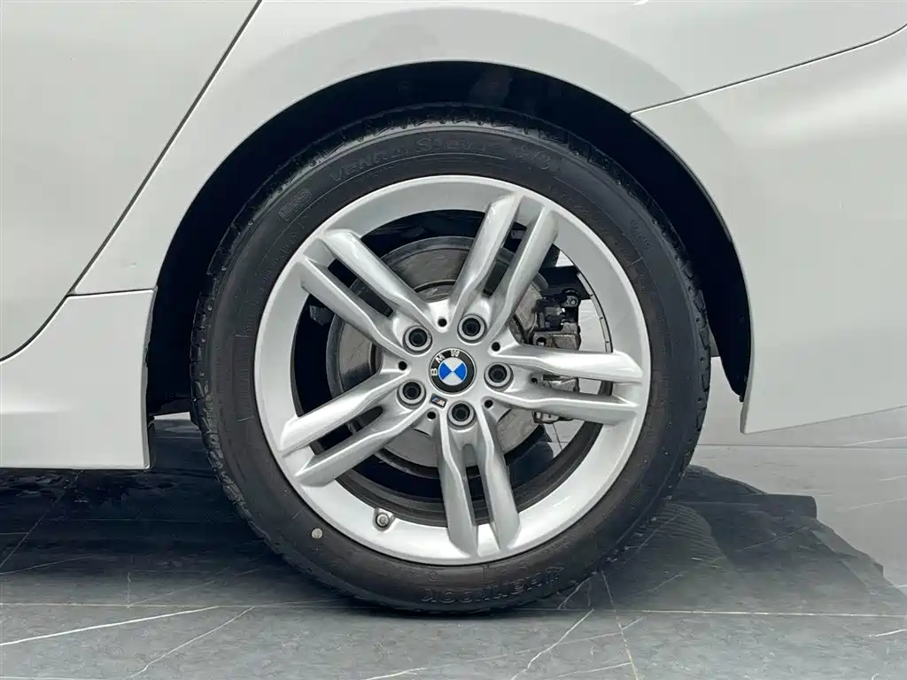 BMW 1 Series 2021 120i M Sport Shadow Edition фото 24