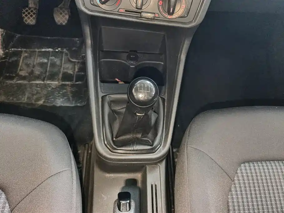 Volkswagen Santana 2016 1.4L Manual Trend Edition фото 16