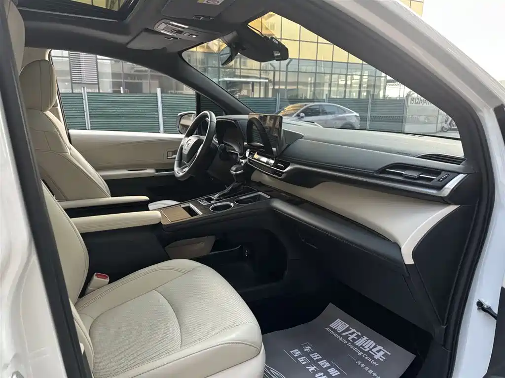 Toyota Granvia 2024 2.5L Hybrid Supreme ULTRA фото 12