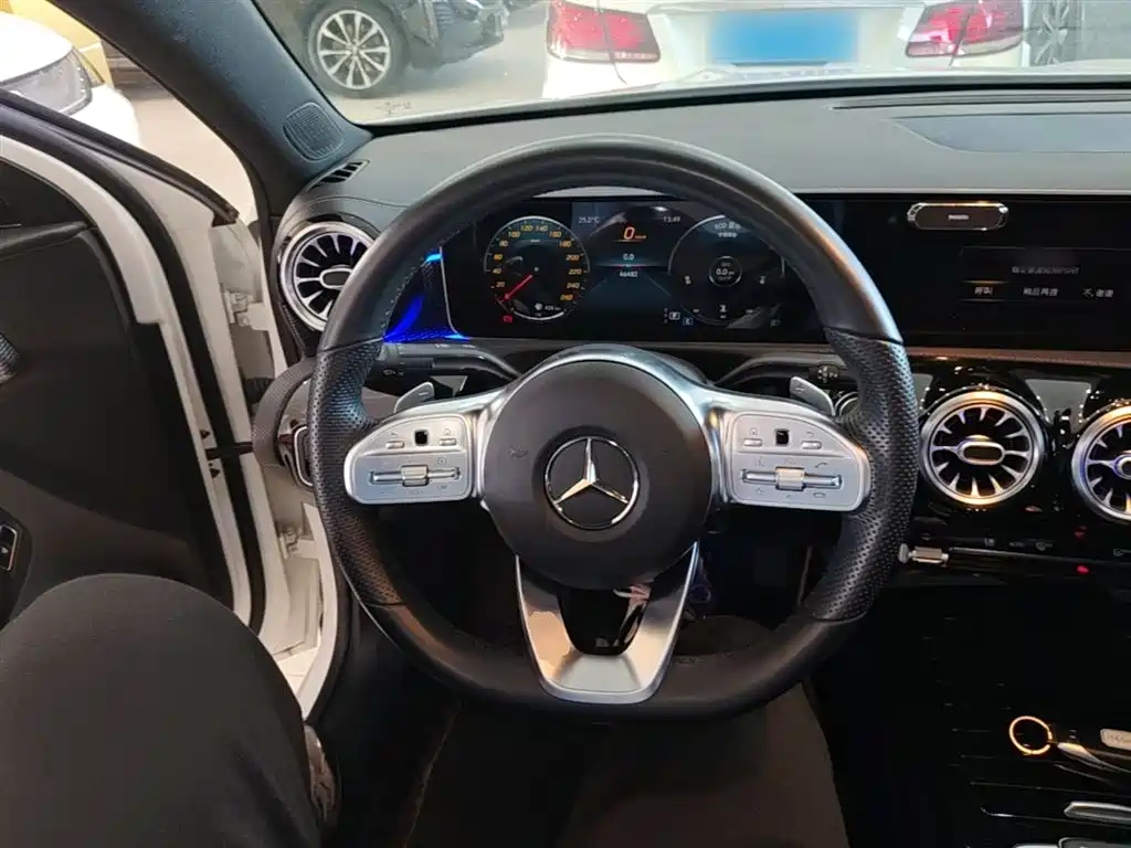 Mercedes-Benz A-Class 2019 A 200 L Sport Sedan фото 11