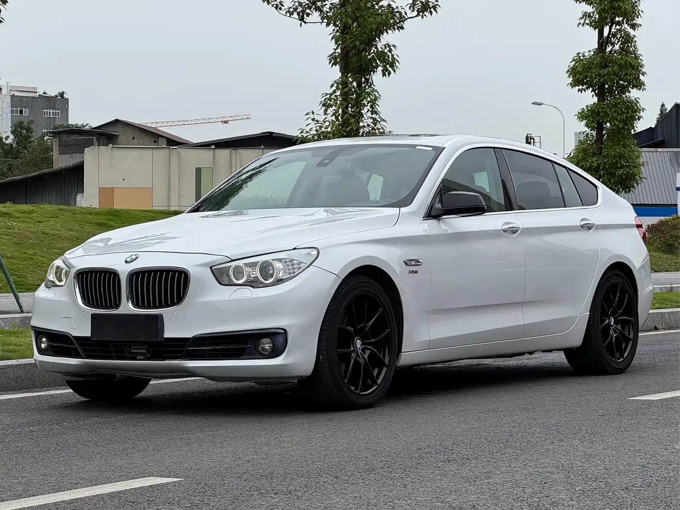 BMW 5 Series GT 2011 535i xDrive Luxury Model