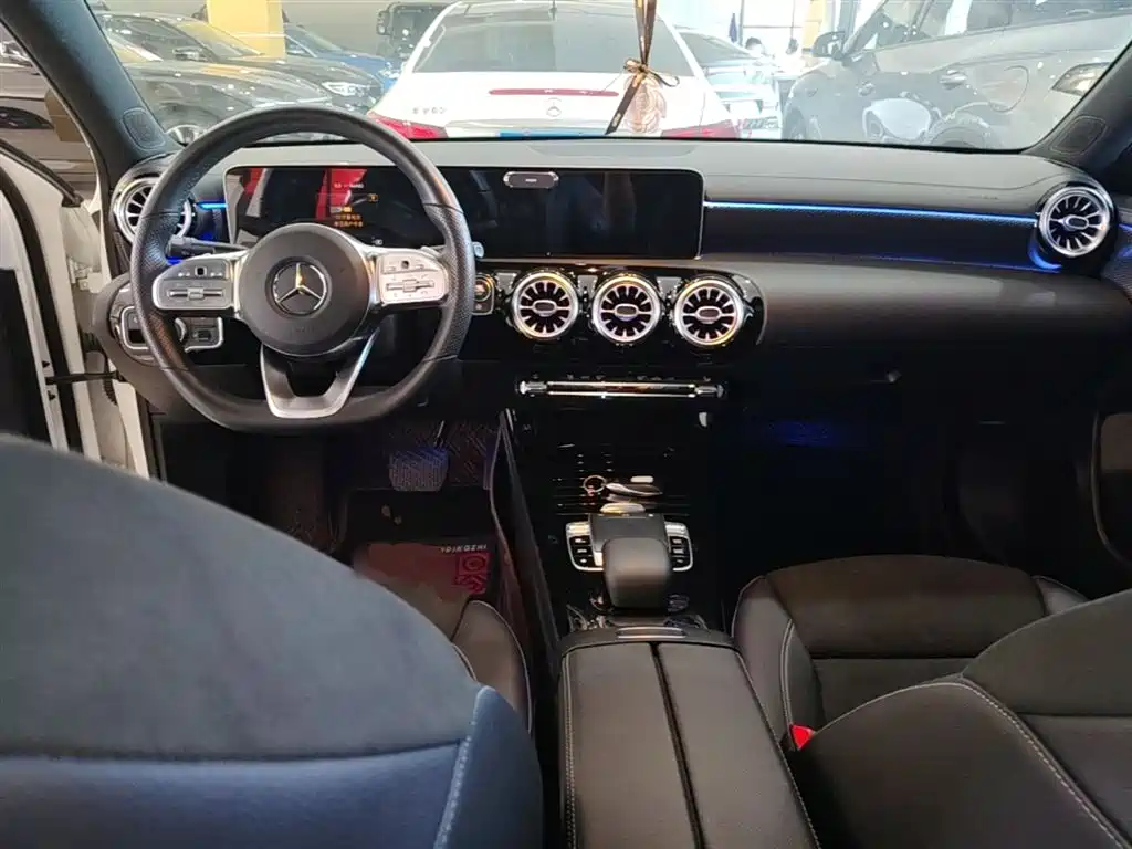 Mercedes-Benz A-Class 2019 A 200 L Sport Sedan фото 10