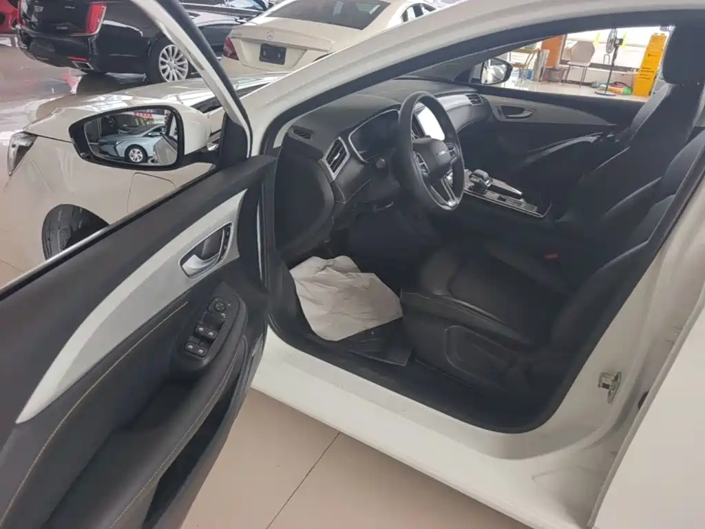 Фото 16 - Roewe i6 MAX EV
