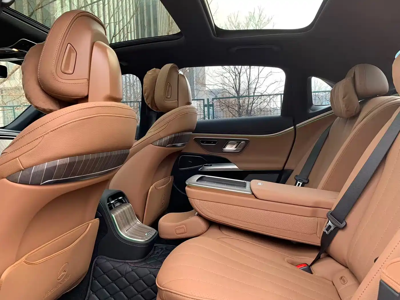 Mercedes-Benz E-Class 2025 E 300 L Fashion фото 2
