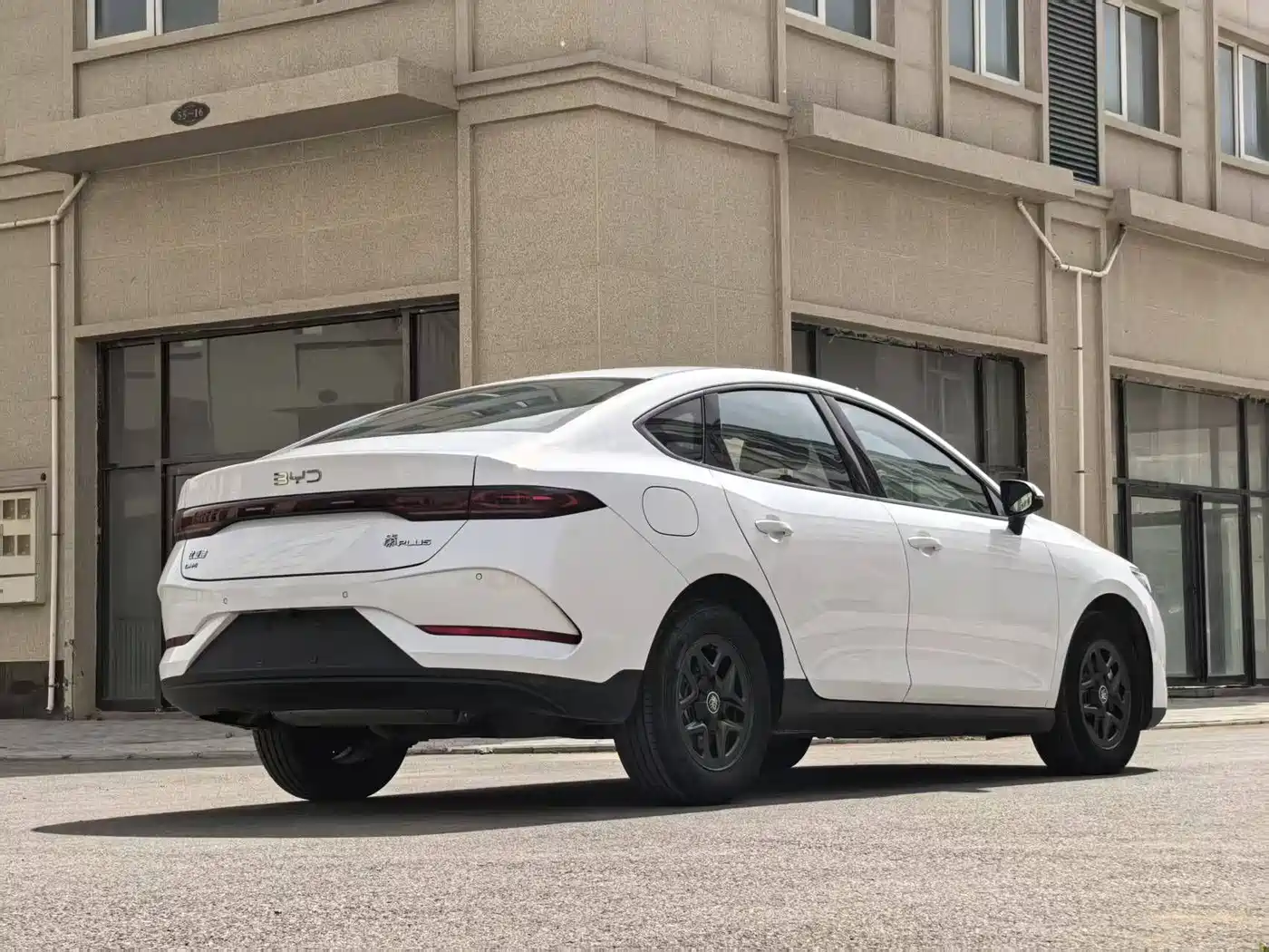 BYD Qin PLUS 2025 DM-i Smart Drive 55KM Leader фото 7