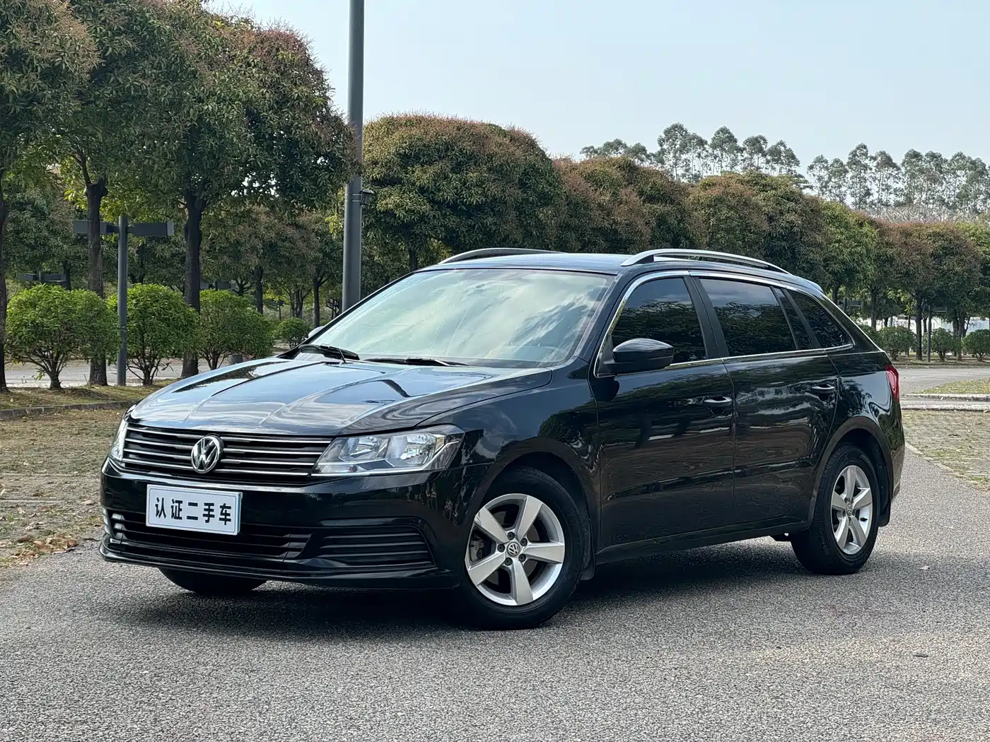Volkswagen Lavida Tour 2015 1.6L Automatic Trend Edition