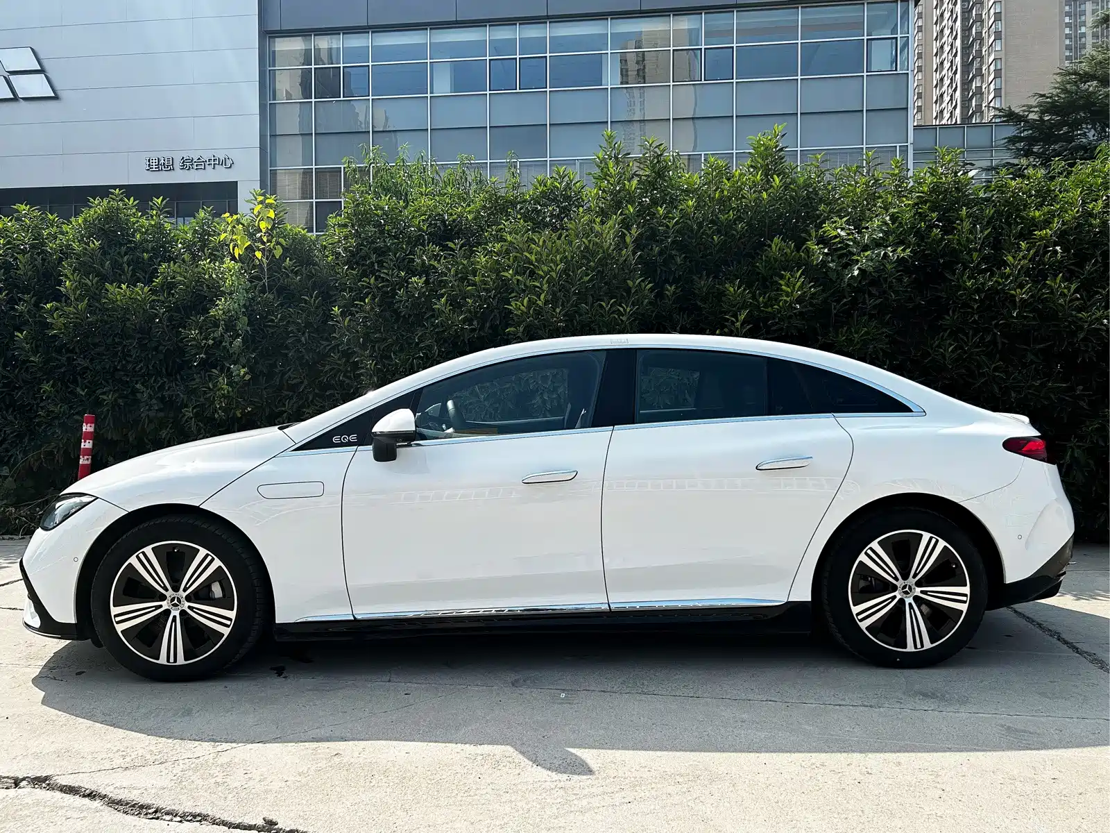 Фото 2 - Mercedes-Benz EQE
