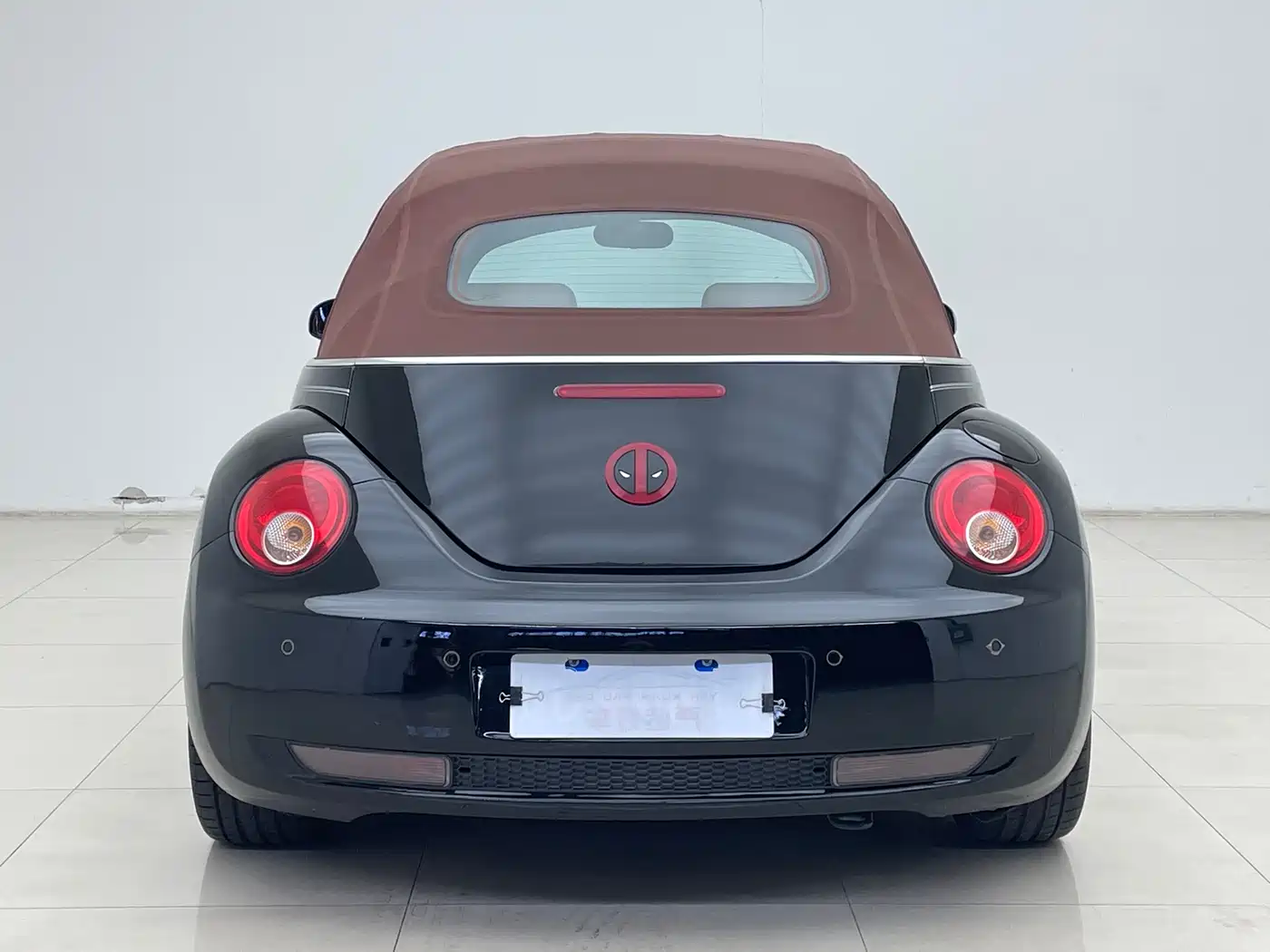 Volkswagen Beetle 2006 Model 2.0 Convertible Luxury Edition фото 12