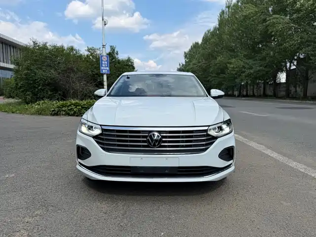 Volkswagen Lavida 2023 Facelift 1.5L Automatic 5 Million Edition — фото 2