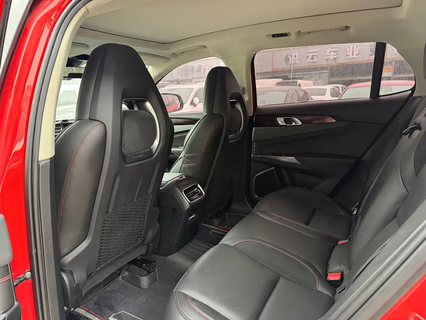Lynk & Co 01 2017 2.0T AWD Pro фото 6