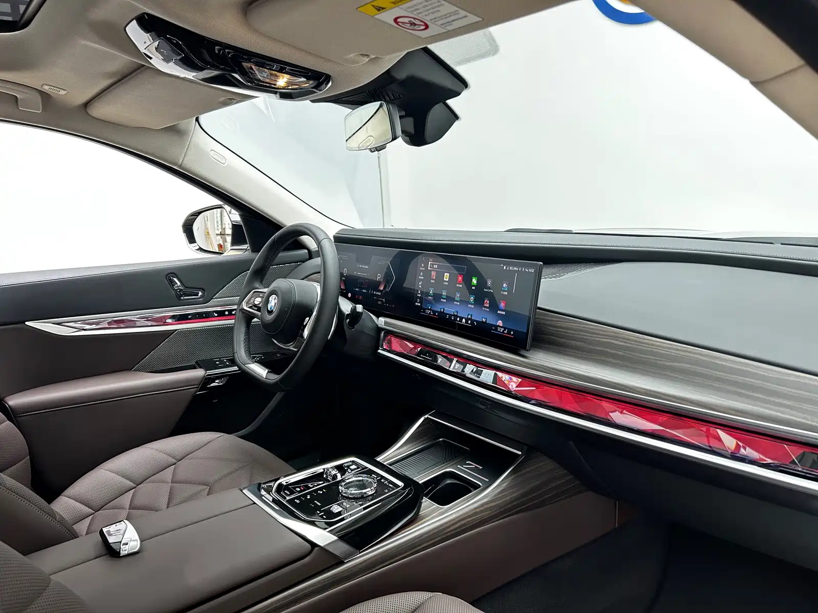 Фото 21 - BMW 7 Series