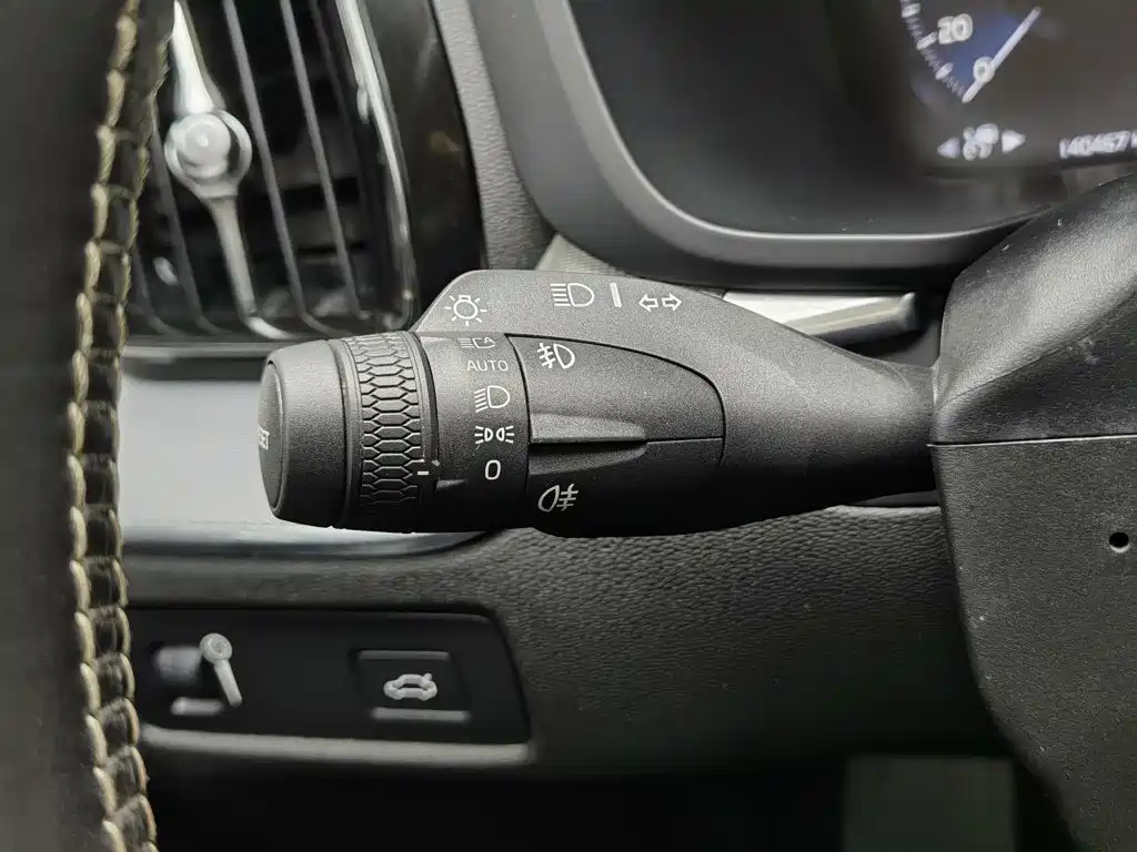 Фото 21 - Volvo XC60
