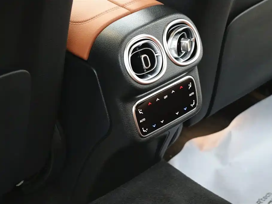 Mercedes-Benz GLC 2023 GLC 260 L 4MATIC Luxury 5-Seater фото 20
