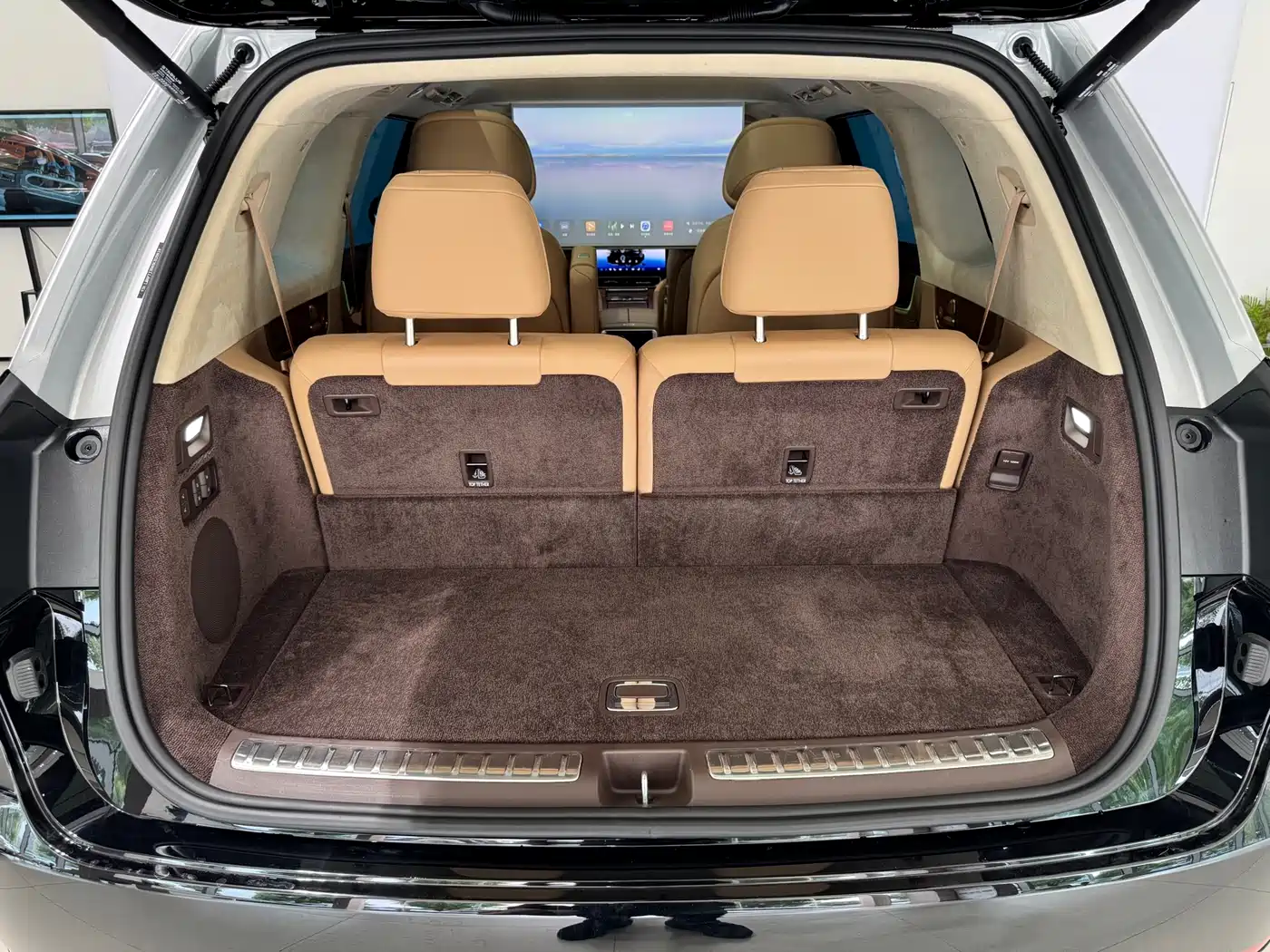 AITO Wenjie AITO M9 2025 Extended Range Ultra 52kWh 6-Seater фото 15