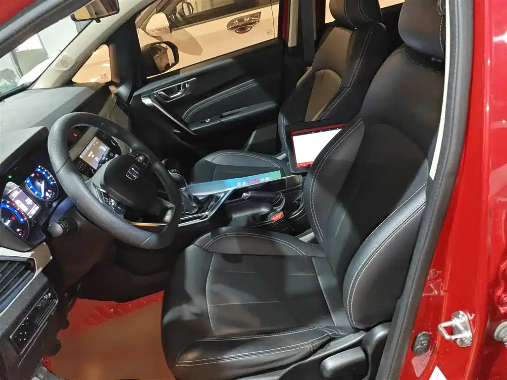 Фото 15 - Geely Vision X3