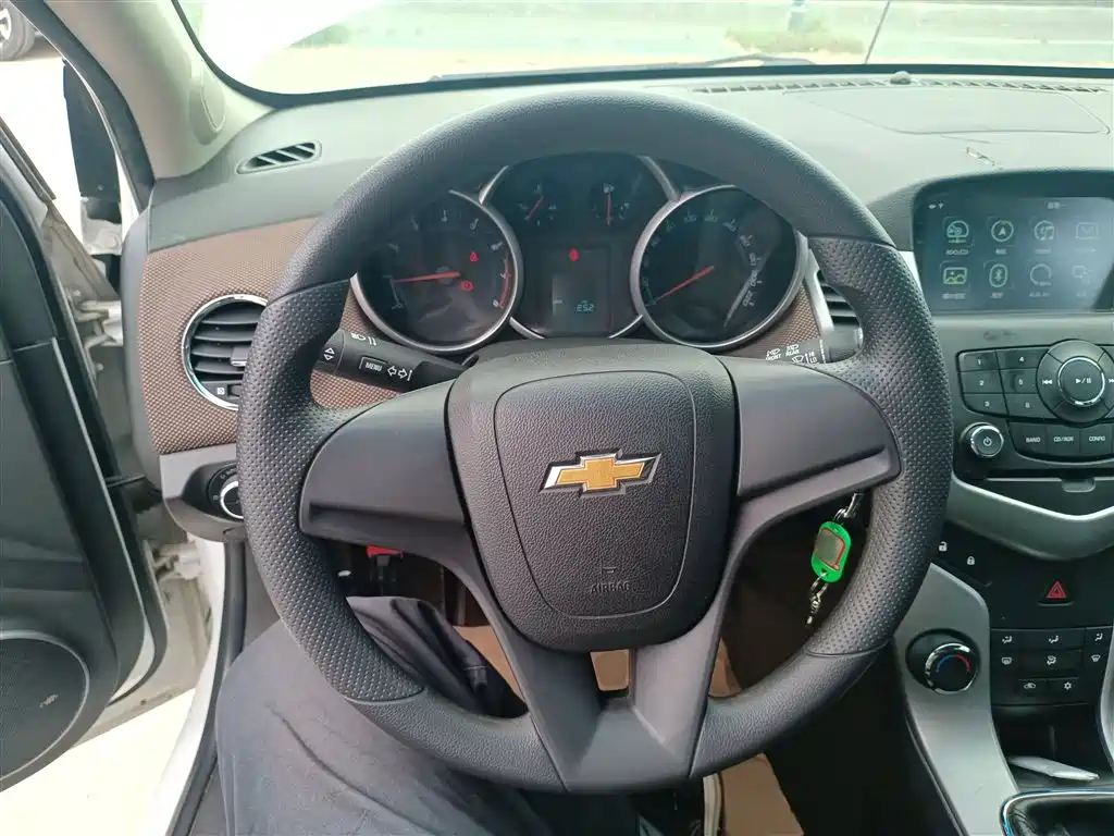 Chevrolet Cruze 2015 Hatchback 1.6L Manual Comfort фото 11