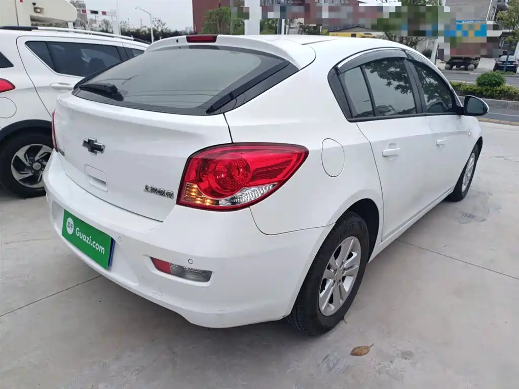 Chevrolet Cruze 2015 Hatchback 1.6L Manual Comfort фото 7