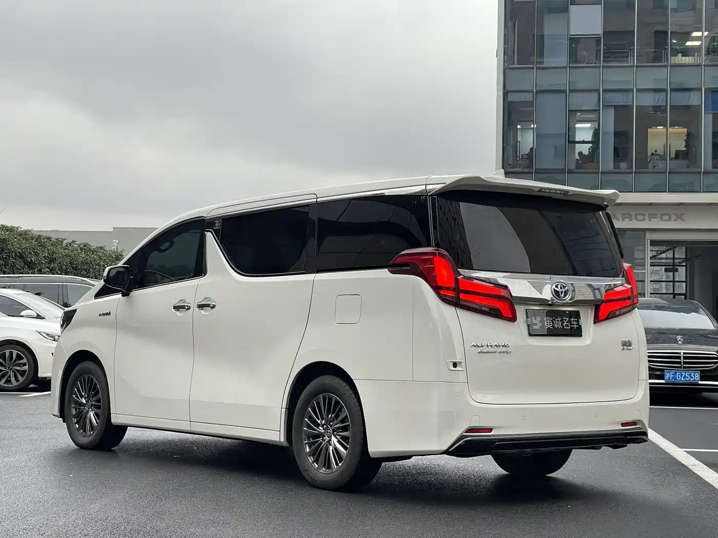 Toyota Alphard 2021 Hybrid 2.5L Premium фото 5