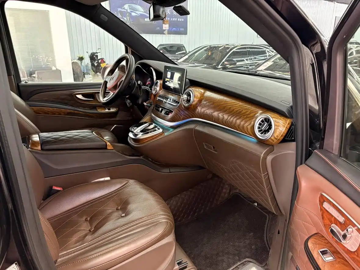 Mercedes-Benz V-Class 2018 V 260 L Premium Long Wheelbase Edition China VI фото 27
