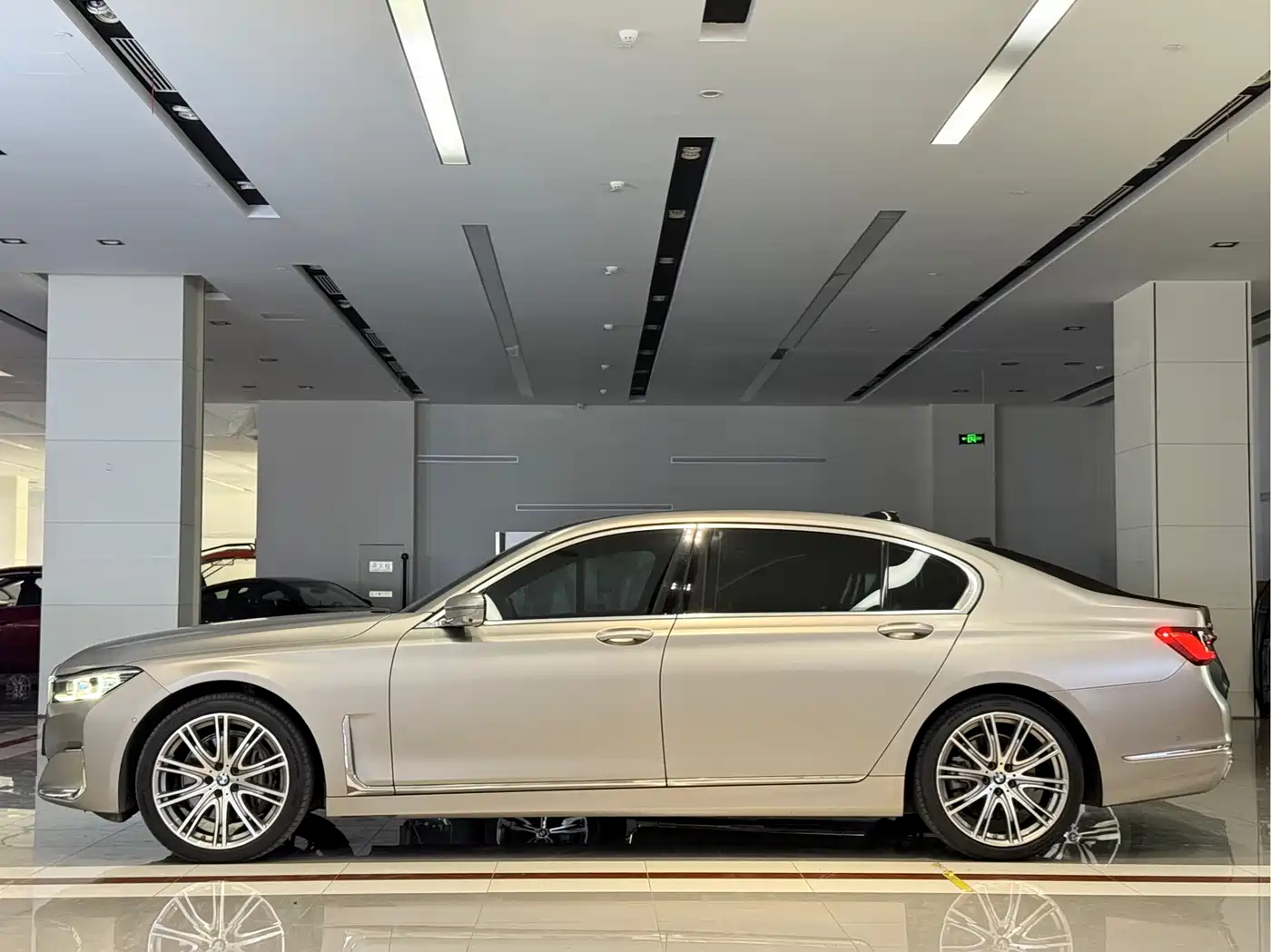 BMW 7 Series 2019 740Li xDrive Executive Luxury Package фото 8