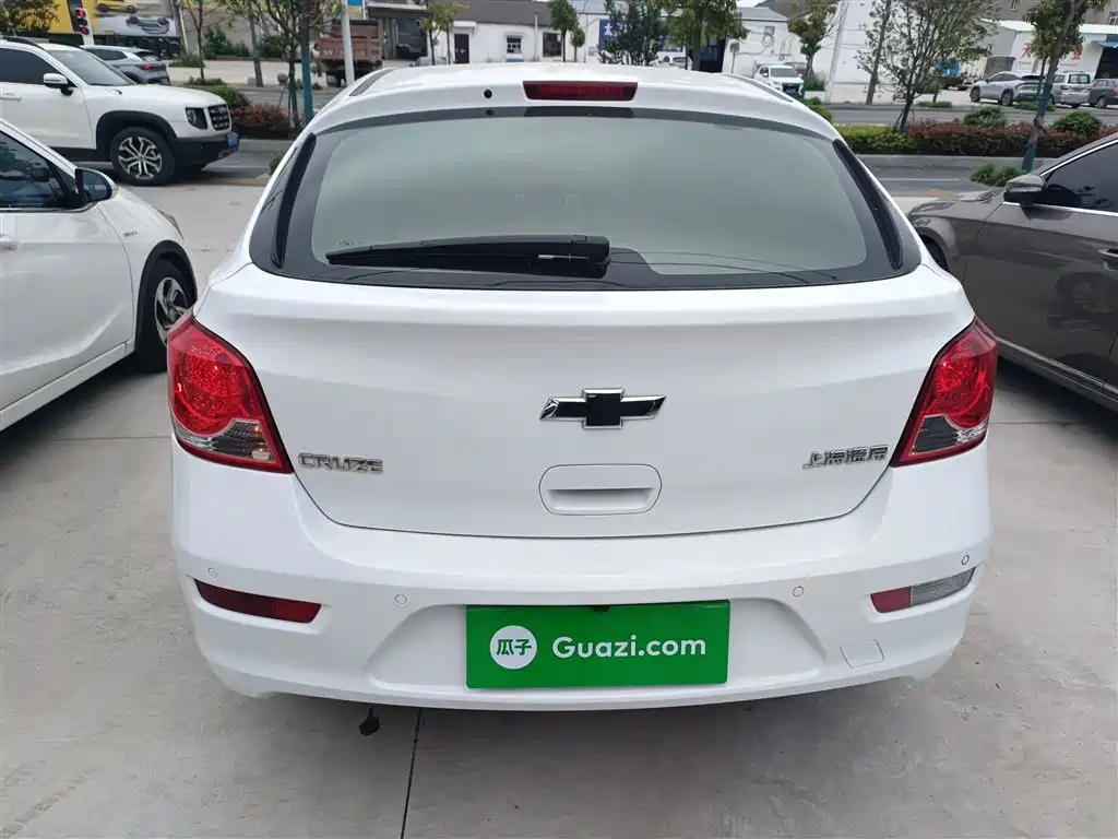 Chevrolet Cruze 2015 Hatchback 1.6L Manual Comfort фото 6