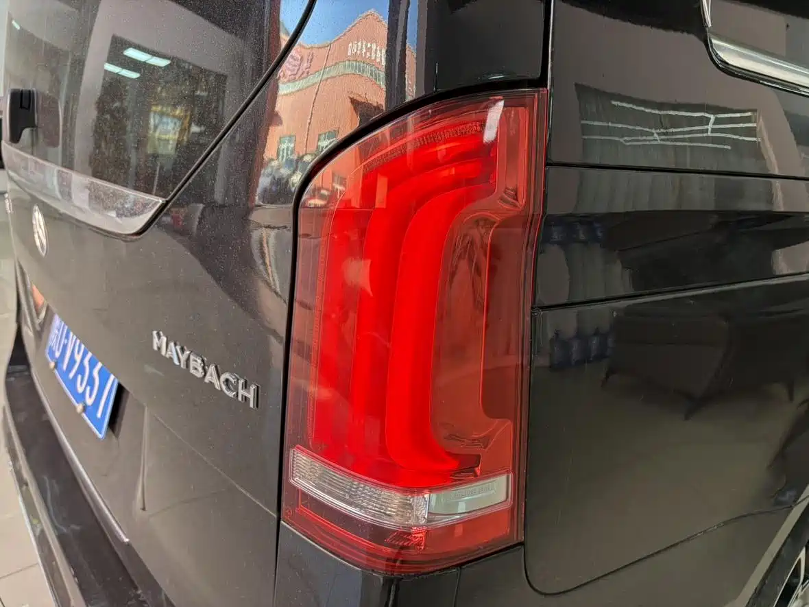 Mercedes-Benz V-Class 2018 V 260 L Premium Long Wheelbase Edition China VI фото 28