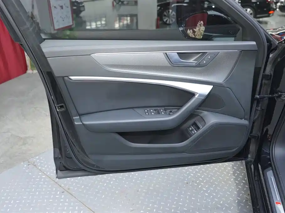 Audi A6L New Energy 2020 55 TFSI e quattro фото 10