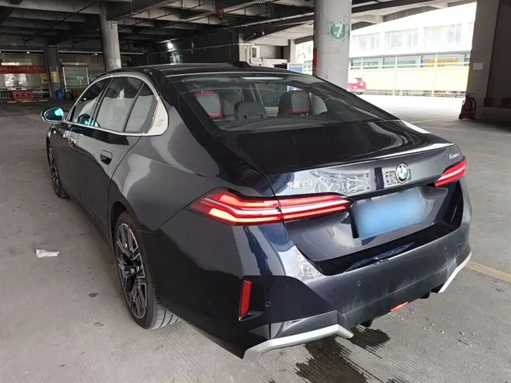 BMW 5 Series 2025 530Li Premium M Sport Package фото 5
