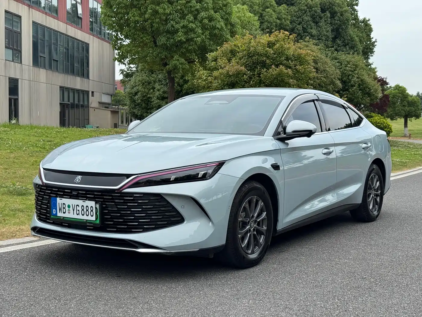 BYD Qin L 2025 DM-i Smart Drive Edition 80KM Leading