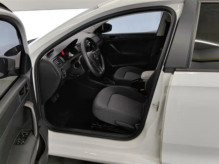 VOLKSWAGEN SANTANA