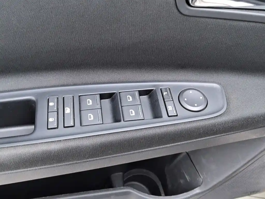 Roewe 350 2018 2015 Model 1.5L Manual Luxury Sunroof Edition