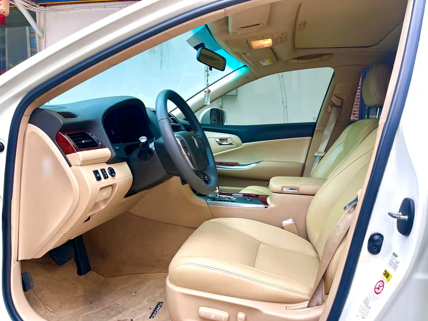 Toyota Crown 2012 2.5L Royal Navigation Edition фото 4