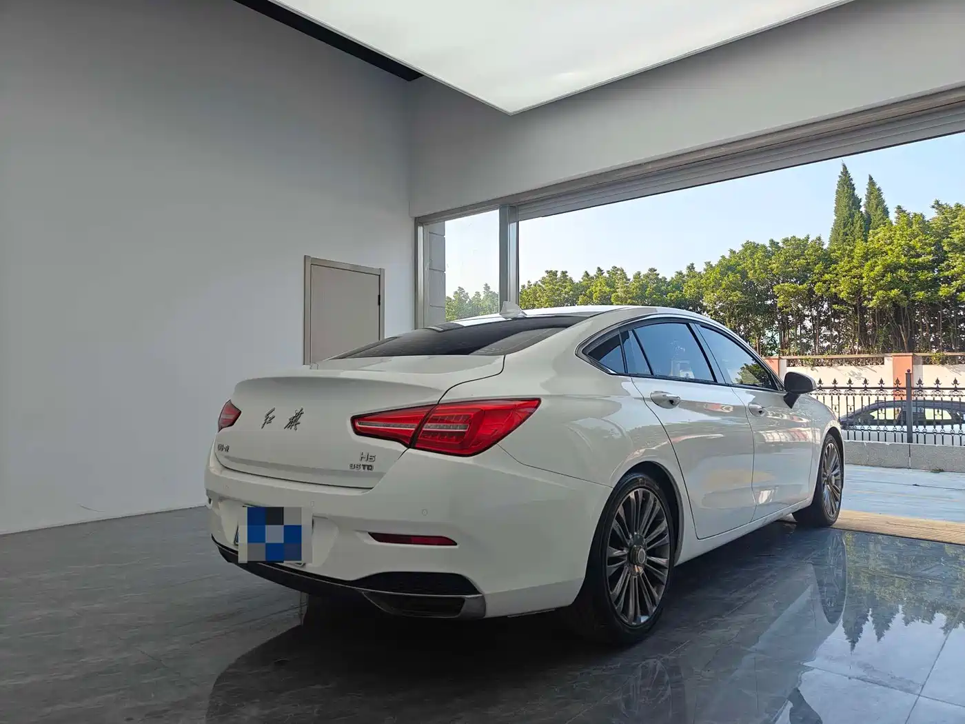 Hongqi H5 2020 1.8T Automatic Smart Connection Qi Enjoy Edition фото 6