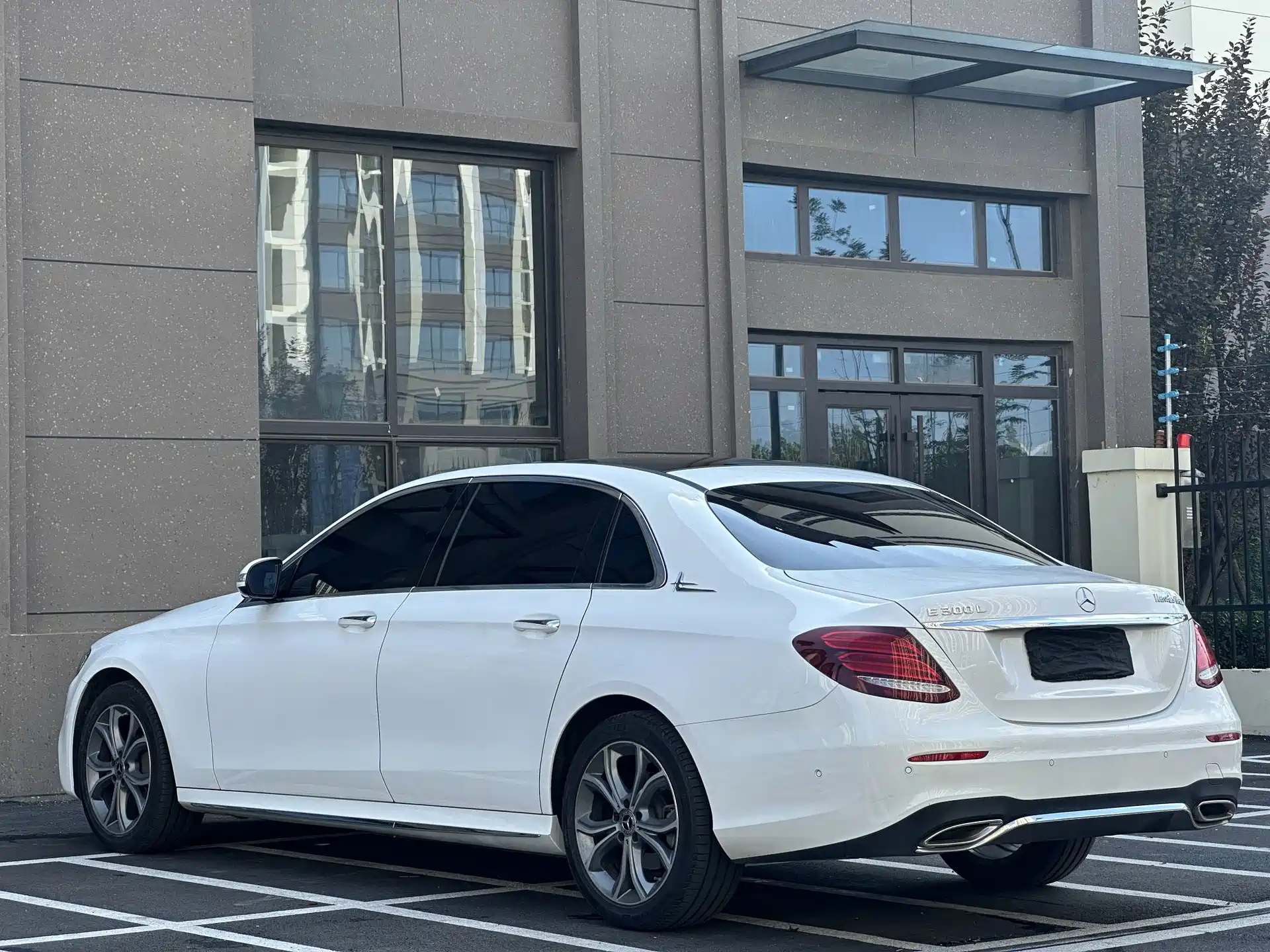 Photo 7 - Mercedes-Benz E-Class