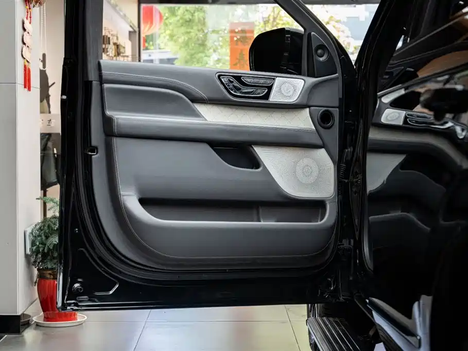Lincoln Navigator 2018 Model 3.5T Ultimate China V фото 12